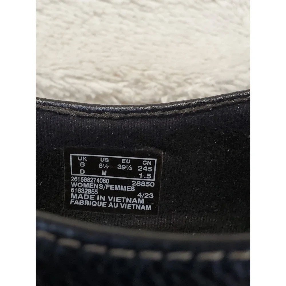 Clarks Black Leather Slip On Loafers Shoes 8.5 Classic Office Capsule Minimalist